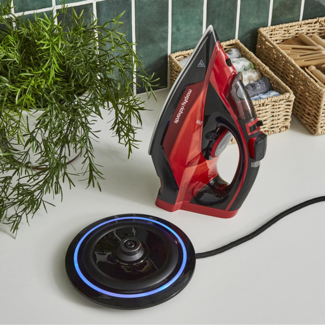 Morphy Richards 303250 Easy Charge 360 Cordless Iron