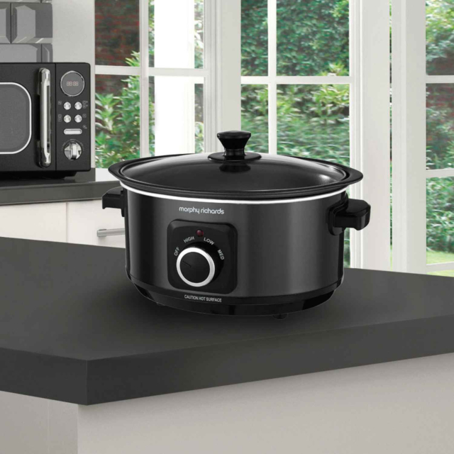 Morphy Richards 460012 3.5Ltr Sear and Stew Slow Cooker In Black